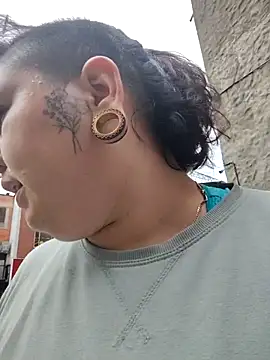 Divine Pouvoir online show from 02/25/26, 08:08