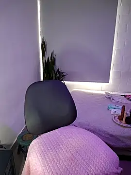 Divine Pouvoir online show from 03/23/26, 07:58