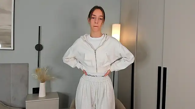 MelitaZmijewski online show from 12/15/25, 07:25