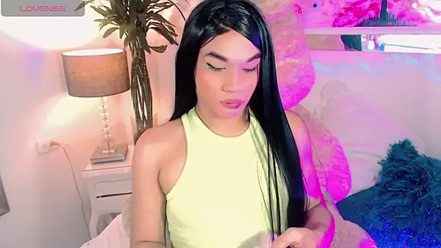 agathaferrer3 online show from 12/16/25, 11:25