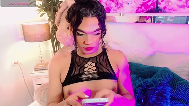 agathaferrer3 online show from 12/16/25, 11:42