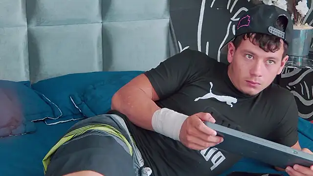 MagnusKnight  online show from 02/05/26, 04:03