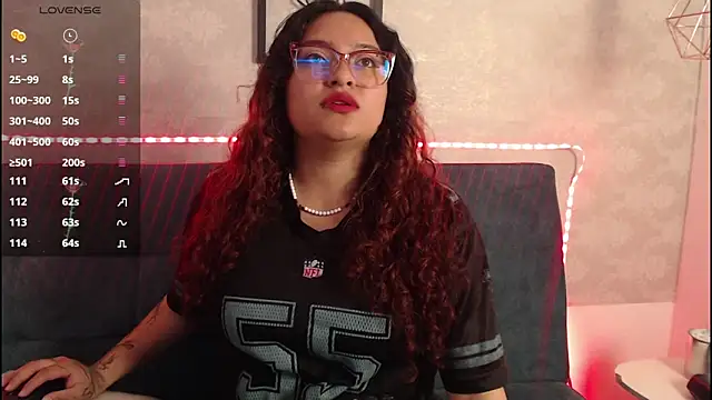 Snapshot of kat_belle chatting on 12/16/25, 12:31 kat belle online show from 12/16/25, 12:31