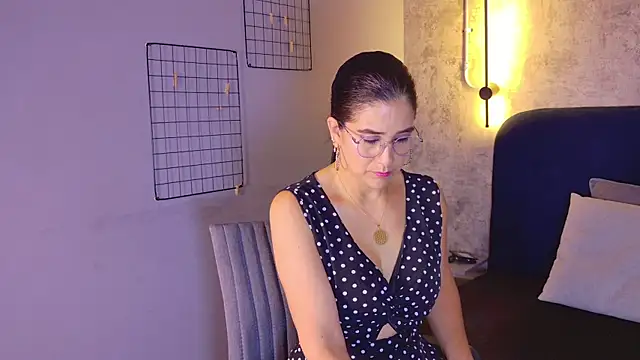 Snapshot of Sunny_River chatting on 06/17/26, 01:21 Sunny River online show from 06/17/26, 01:21
