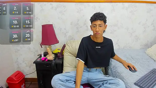 Snapshot of NoaMillers chatting on 12/18/25, 07:50 NoaMillers online show from 12/18/25, 07:50