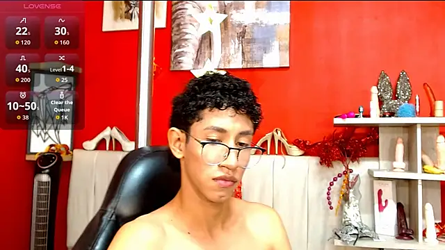 Snapshot of NoaMillers chatting on 12/15/25, 06:25 NoaMillers online show from 12/15/25, 06:25