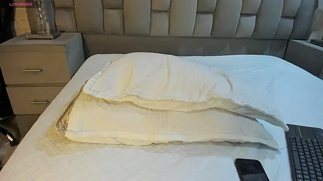 AlaskaFlowerss  online show from 12/21/25, 04:47