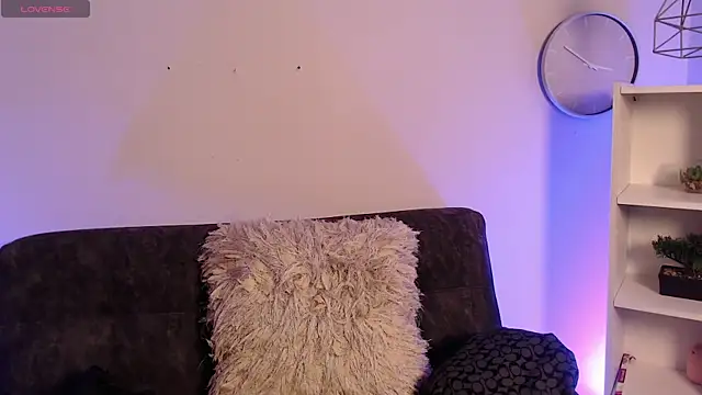 Snapshot of Lunaclarx chatting on 12/17/25, 12:10 Lunaclarx online show from 12/17/25, 12:10