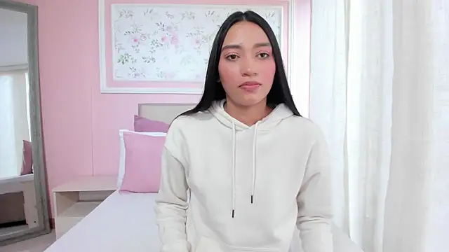 Snapshot of barbara_noa chatting on 12/16/25, 12:31 barbara noa online show from 12/16/25, 12:31