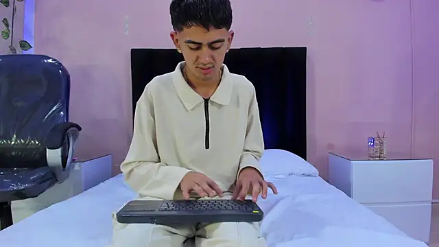 Logan Wolf  online show from 12/22/25, 07:25