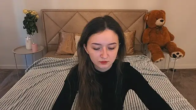 CyrenaLuxe online show from 03/24/26, 08:14