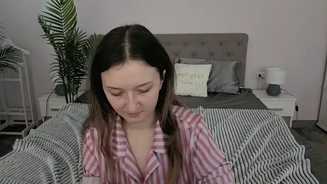 CyrenaLuxe online show from 03/22/26, 10:06