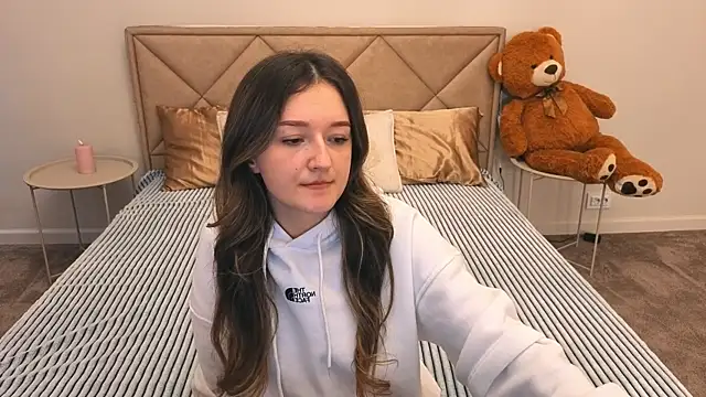 CyrenaLuxe online show from 04/01/26, 06:59