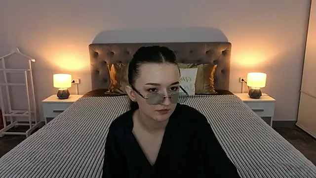 CyrenaLuxe online show from 04/03/26, 01:50