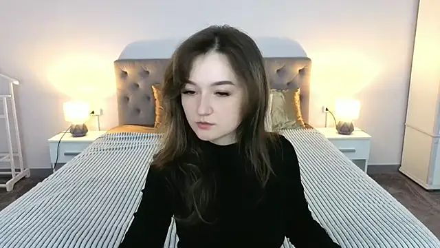 CyrenaLuxe online show from 04/15/26, 05:24