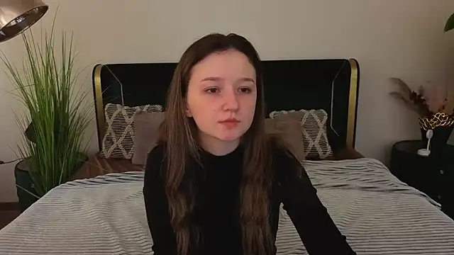 CyrenaLuxe online show from 03/21/26, 06:47