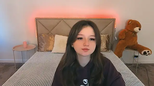 CyrenaLuxe online show from 04/10/26, 05:47