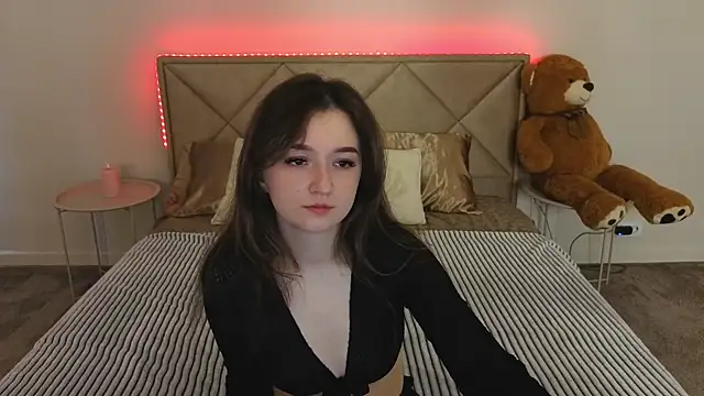 CyrenaLuxe online show from 04/16/26, 05:41