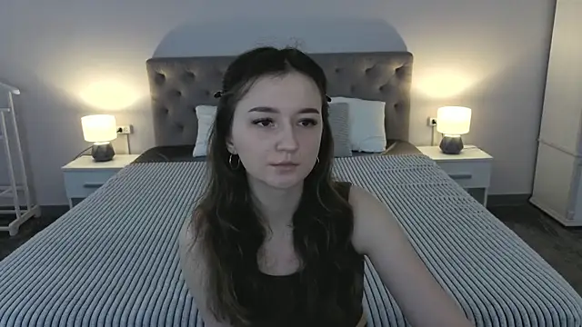 CyrenaLuxe online show from 04/24/26, 06:04