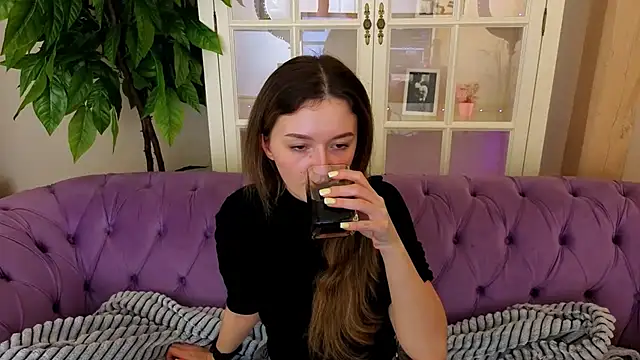 CyrenaLuxe online show from 03/20/26, 06:20