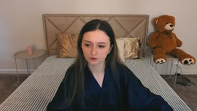 CyrenaLuxe online show from 04/06/26, 02:18