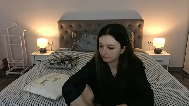 CyrenaLuxe online show from 04/09/26, 06:41