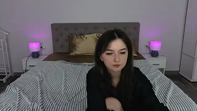 CyrenaLuxe online show from 04/15/26, 05:28