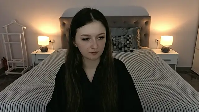 CyrenaLuxe online show from 04/08/26, 07:59