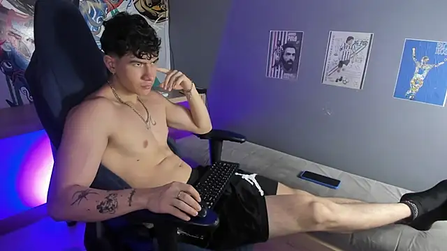 Snapshot of Criss_Adams chatting on 01/18/26, 01:53 Criss Adams online show from 01/18/26, 01:53