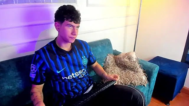 Snapshot of Criss_Adams chatting on 02/26/26, 12:05 Criss Adams online show from 02/26/26, 12:05