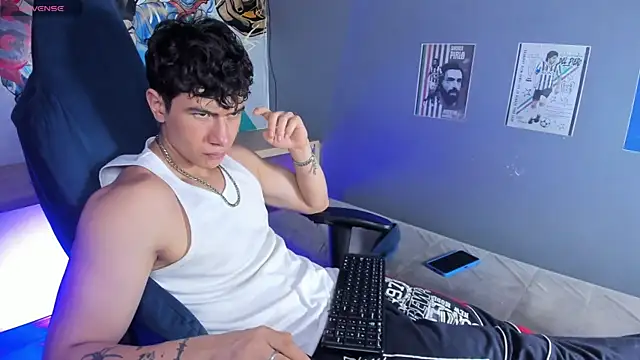 Snapshot of Criss_Adams chatting on 01/16/26, 02:37 Criss Adams online show from 01/16/26, 02:37