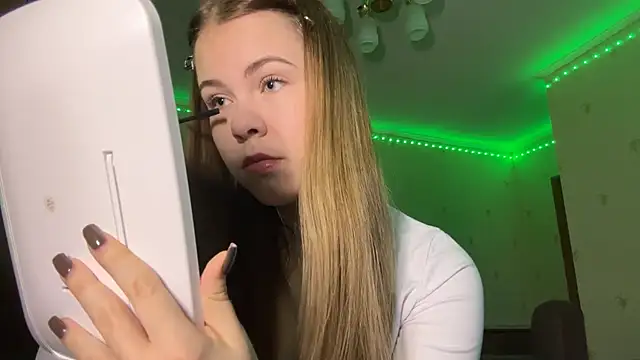 MaevAmy online show from 12/15/25, 12:33