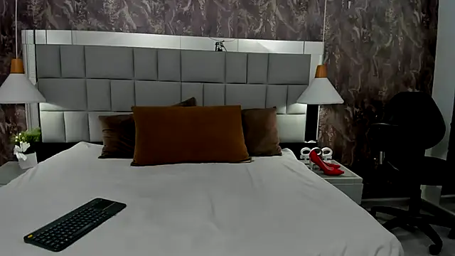 Missnia online show from 12/19/25, 02:30