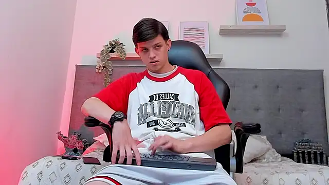 sebastamayo  online show from 03/04/26, 08:00