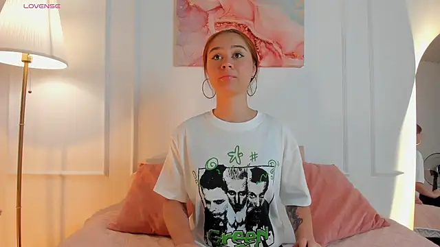 Amelia Saenz  online show from 03/24/26, 09:26