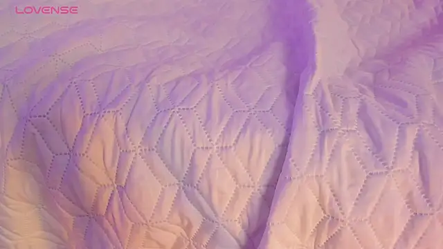 Amelia Saenz  online show from 04/16/26, 09:39