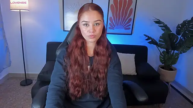 Amelia Saenz  online show from 05/08/26, 08:23