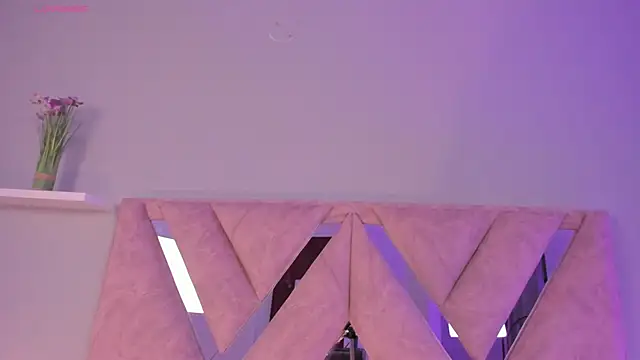 Amelia Saenz  online show from 03/13/26, 08:03