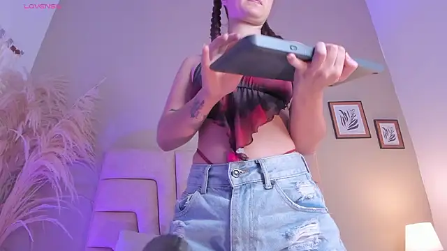 Snapshot of Amelia_Saenz_ chatting on 02/07/26, 07:22 Amelia Saenz online show from 02/07/26, 07:22