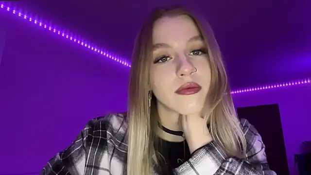 Snapshot of AzoticBasics chatting on 12/16/25, 01:26 AzoticBasics online show from 12/16/25, 01:26