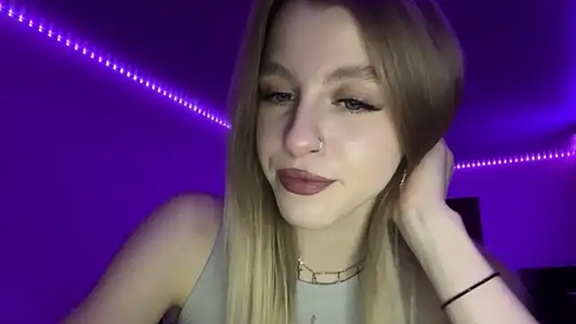 Snapshot of AzoticBasics chatting on 12/18/25, 03:16 AzoticBasics online show from 12/18/25, 03:16