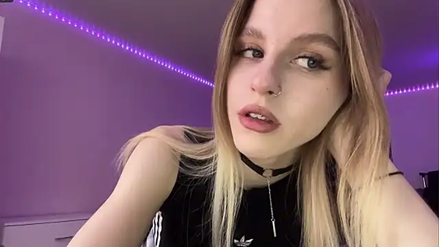 Snapshot of AzoticBasics chatting on 12/15/25, 12:22 AzoticBasics online show from 12/15/25, 12:22