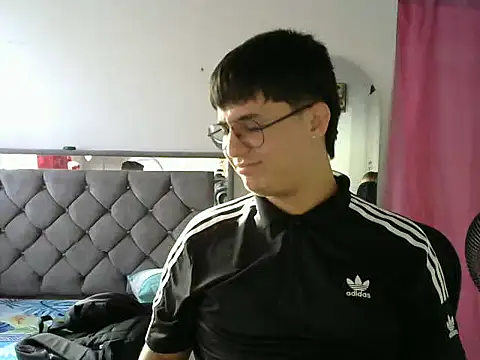 Snapshot of ken_wolflover chatting on 12/15/25, 09:20 ken wolflover online show from 12/15/25, 09:20