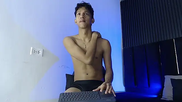 SmoothAlpha  online show from 03/07/26, 03:17