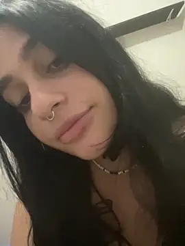 Snapshot of pudizinhaa_ chatting on 02/16/26, 06:23 pudizinhaa online show from 02/16/26, 06:23