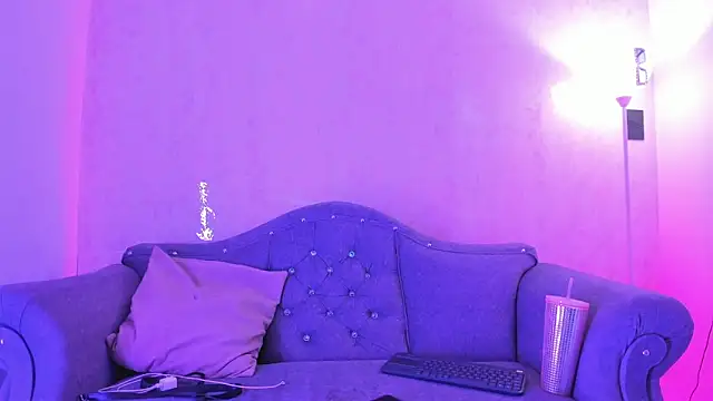 Snapshot of Taniandmarkos chatting on 12/14/25, 09:42 Taniandmarkos online show from 12/14/25, 09:42