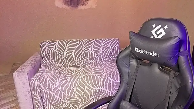 Snapshot of DianaLure chatting on 12/18/25, 03:27 DianaLure online show from 12/18/25, 03:27