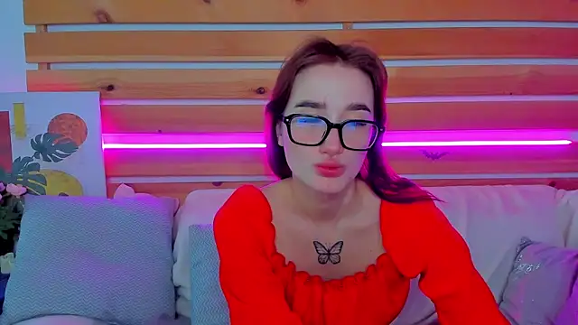 Snapshot of Evis_Dailyy chatting on 12/18/25, 01:11 Evis Dailyy online show from 12/18/25, 01:11