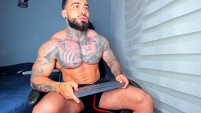 Snapshot of josemanufit chatting on 12/15/25, 04:51 josemanufit online show from 12/15/25, 04:51