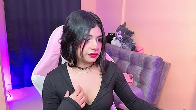 bonnieTaylor1 online show from 12/22/25, 04:23